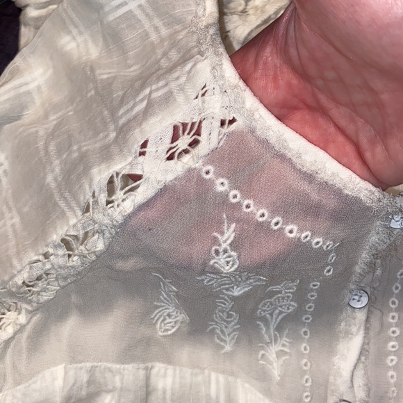 Silver sheer cream colored blouse size S/P - Picture 7 of 15